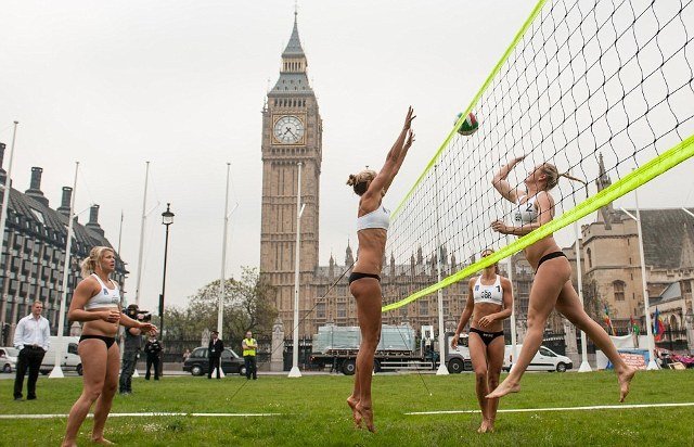 H ομάδα του beach volley προκάλεσε... μποτιλιάρισμα στο Λονδίνο! [εικόνες] | iefimerida.gr 1