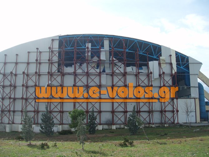 Ο αέρας ξήλωσε την οροφή Κολυμβητήριου την ώρα της προπόνησης [εικόνες] | iefimerida.gr 0