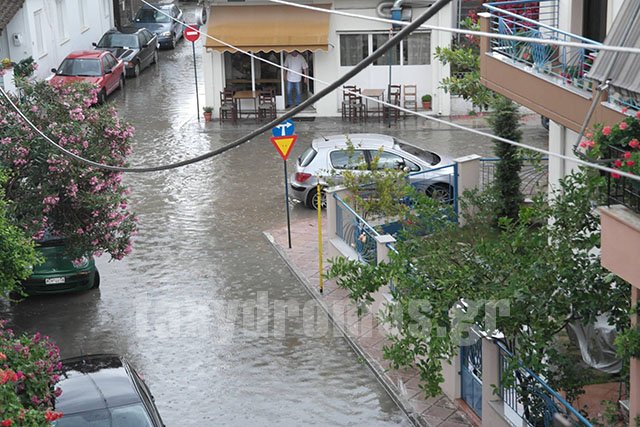 Πλημμύρισε ο Βόλος -Απίστευτες εικόνες από το καταστροφικό μπουρίνι [εικόνες] | iefimerida.gr 2