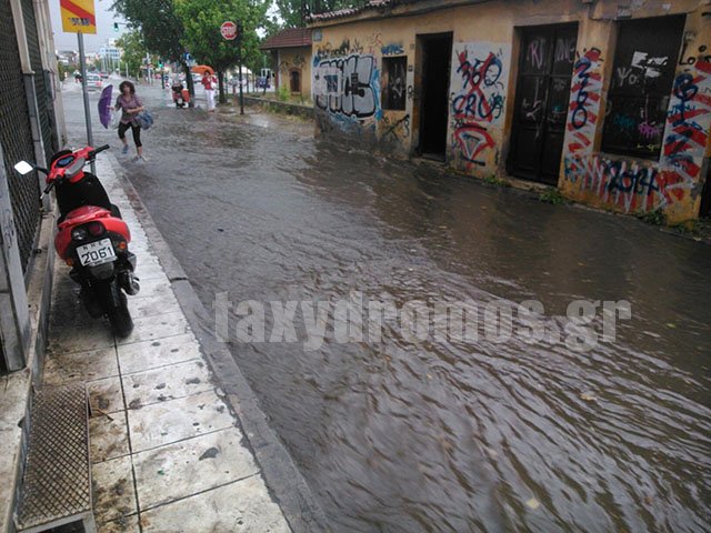 Πλημμύρισε ο Βόλος -Απίστευτες εικόνες από το καταστροφικό μπουρίνι [εικόνες] | iefimerida.gr 4