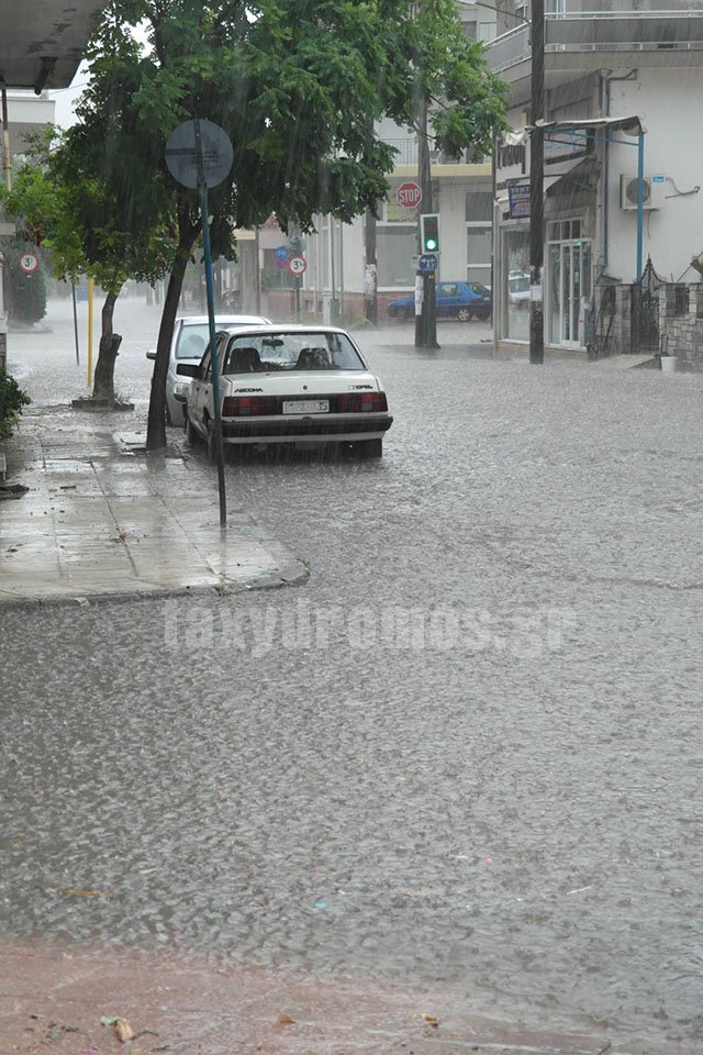 Πλημμύρισε ο Βόλος -Απίστευτες εικόνες από το καταστροφικό μπουρίνι [εικόνες] | iefimerida.gr 5