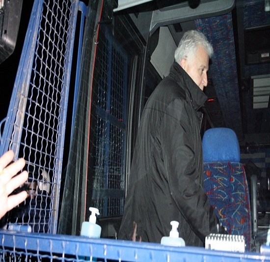 Επεισόδια στη Βέροια για τους πρόσφυγες - Υπό ομηρία βουλευτής του ΣΥΡΙΖΑ [βίντεο] | iefimerida.gr 6