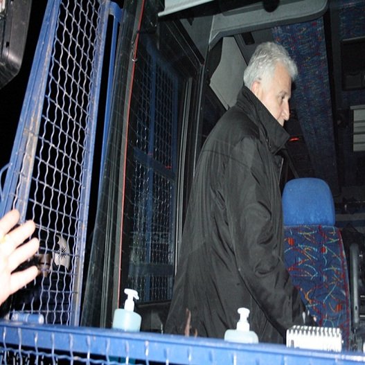 Βέροια: Πήγαν να λιντσάρουν βουλευτή του ΣΥΡΙΖΑ - Λόγω των προσφύγων [εικόνες] | iefimerida.gr 2