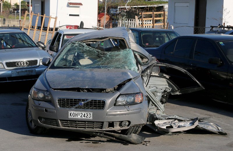 Κατεστραμμένο το Volvo μετά το μοιραίο τροχαίο στη Θεσσαλονίκη -Διαλύθηκε όλη η αριστερή πλευρά [εικόνες] | iefimerida.gr 0