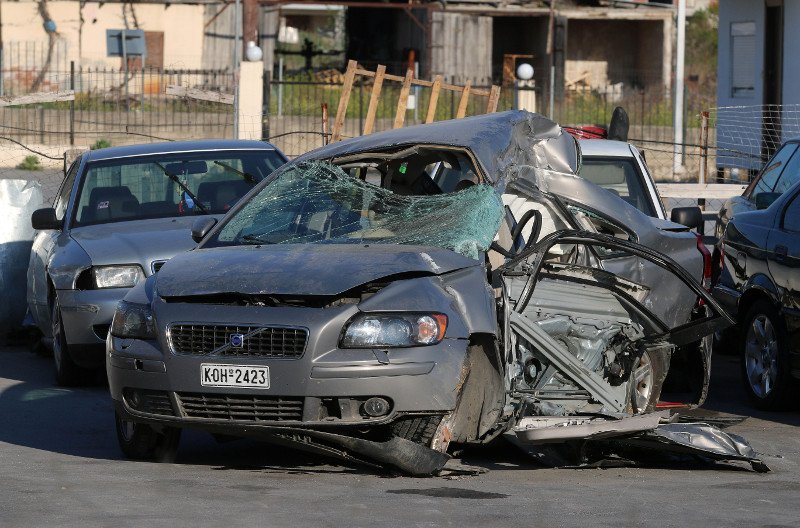 Κατεστραμμένο το Volvo μετά το μοιραίο τροχαίο στη Θεσσαλονίκη -Διαλύθηκε όλη η αριστερή πλευρά [εικόνες] | iefimerida.gr 1