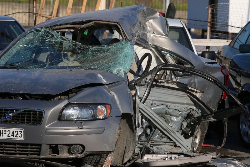 Κατεστραμμένο το Volvo μετά το μοιραίο τροχαίο στη Θεσσαλονίκη -Διαλύθηκε όλη η αριστερή πλευρά [εικόνες] | iefimerida.gr 3