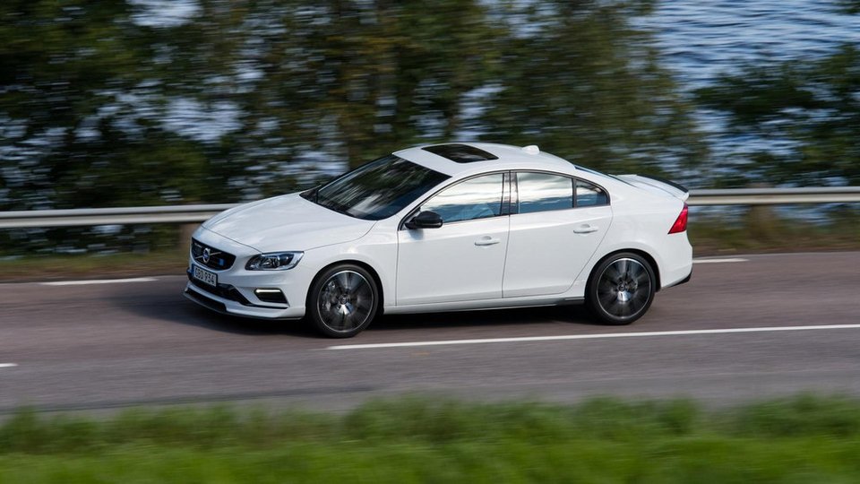 Τα Volvo S60 και V60 Polestar απέκτησαν αεροδυναμικό πακέτο από ανθρακόνημα [εικόνες] | iefimerida.gr 1