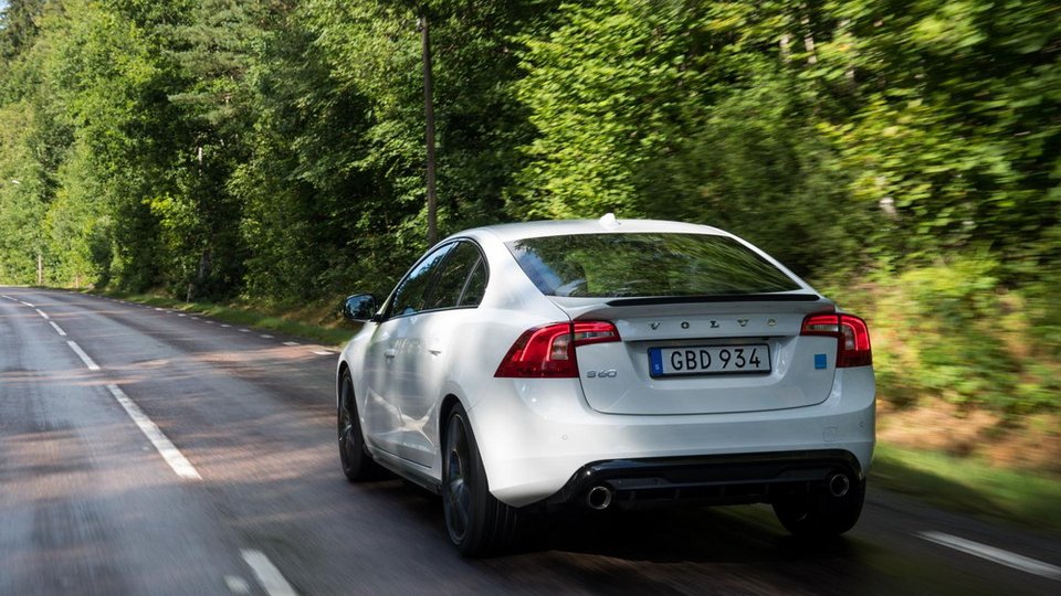 Τα Volvo S60 και V60 Polestar απέκτησαν αεροδυναμικό πακέτο από ανθρακόνημα [εικόνες] | iefimerida.gr 2