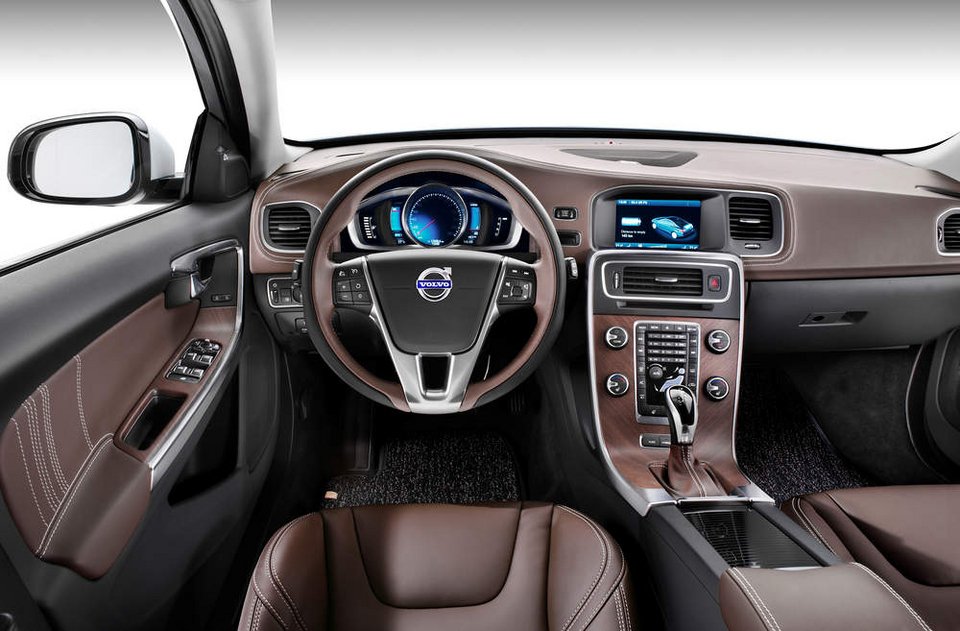 Το Volvo S60 στην Κίνα είναι επιμηκυμένο αλλά και plug-in υβριδικό | iefimerida.gr 2