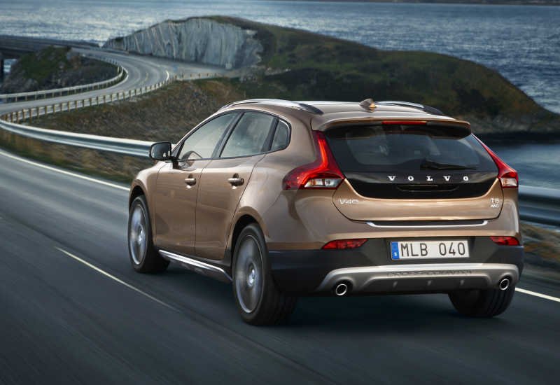 Νέο Volvo V40 T2: Καινούργια βασική και πιο προσιτή έκδοση | iefimerida.gr 0