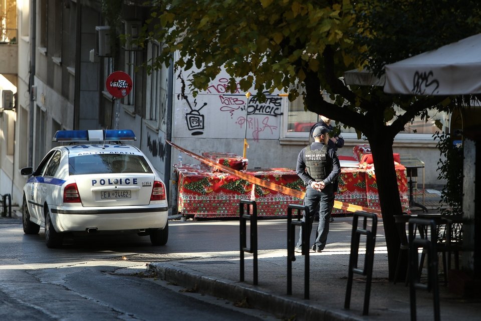 Αμέσως έκλεισαν οι δρόμοι γύρω από τον Αγιο Διονύσιο