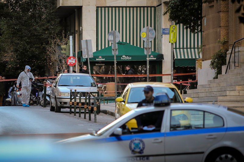Ισχυρές αστυνομικές δυνάμεις απέκλεισαν το σημείο της έκρηξης