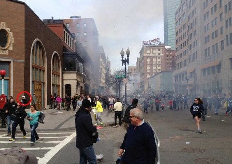 Oταν ο βομβιστής Ντζοκχάρ Τσαρνάεφ έφευγε αθόρυβα μέσα στο πλήθος μετά το μακελειό της Βοστώνης [εικόνες] | iefimerida.gr 2