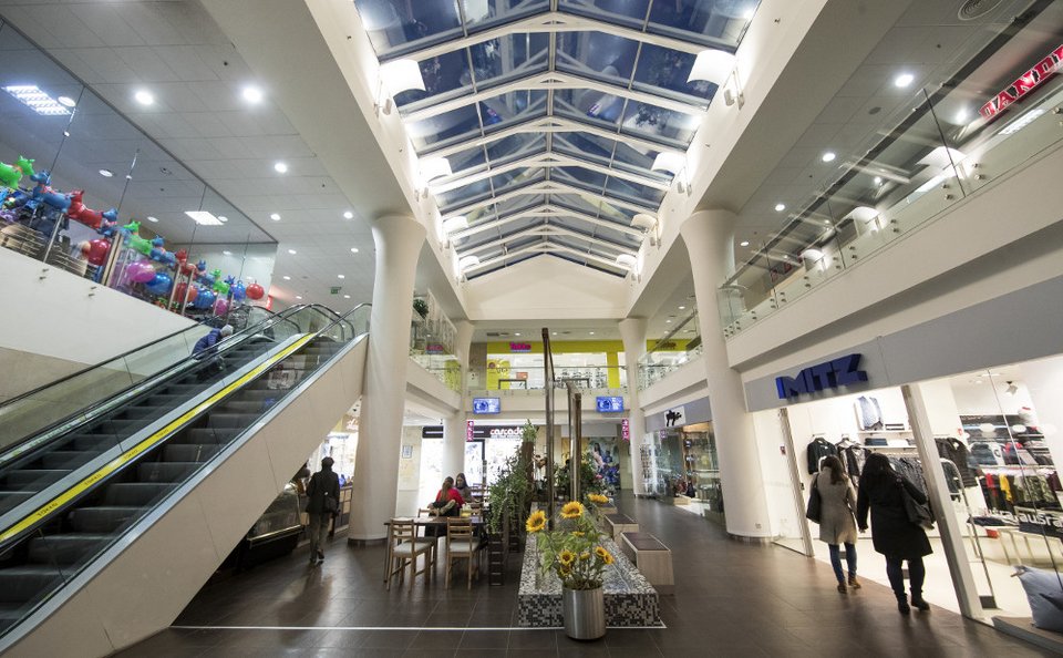 Paradise Papers: Ο Μπόνο των U2 αγόρασε εμπορικό κέντρο στη Λιθουανία μέσω... Μάλτας [εικόνες] | iefimerida.gr 1