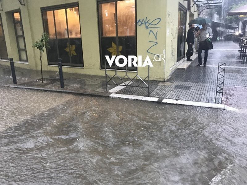 Σφοδρή θεομηνία στη Θεσσαλονίκη -Πλημμύρισε ακόμη και ο Λευκός Πύργος! | iefimerida.gr 7