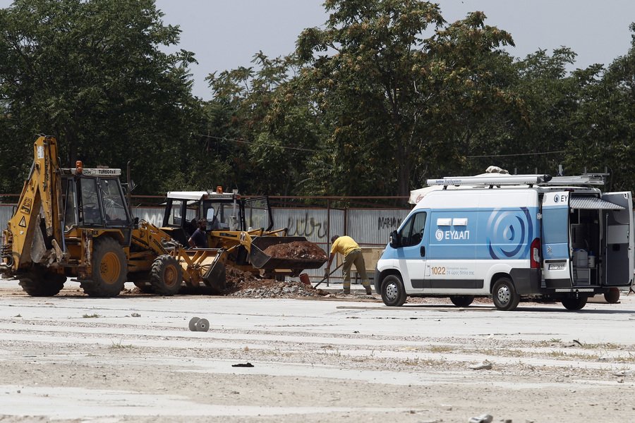 Aπό το Πεδίον του Άρεως στον Ελαιώνα -Ξεκίνησαν οι εργασίες για την μετεγκατάσταση των μεταναστών [εικόνες] | iefimerida.gr 0