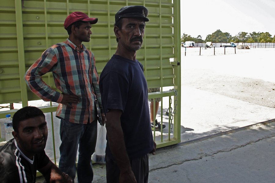 Aπό το Πεδίον του Άρεως στον Ελαιώνα -Ξεκίνησαν οι εργασίες για την μετεγκατάσταση των μεταναστών [εικόνες] | iefimerida.gr 2