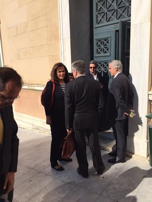 Στη Βουλή συγγενείς θυμάτων της τρομοκρατίας [εικόνες & βίντεο] | iefimerida.gr 1