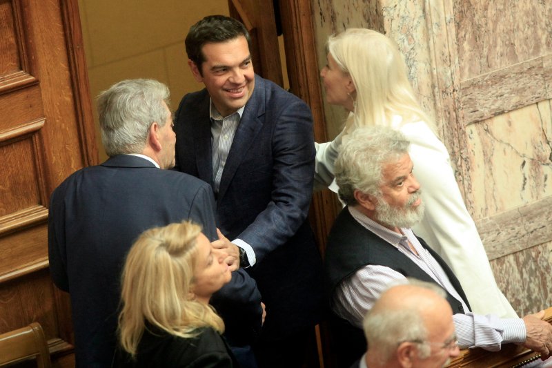 Ο αγιασμός στη Βουλή μέσα από 33 καρέ -Η Μάρκου στα λευκά, το πουά της Καραμανλή [εικόνες] | iefimerida.gr 24