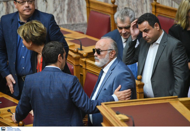 Ο αγιασμός στη Βουλή μέσα από 33 καρέ -Η Μάρκου στα λευκά, το πουά της Καραμανλή [εικόνες] | iefimerida.gr 25