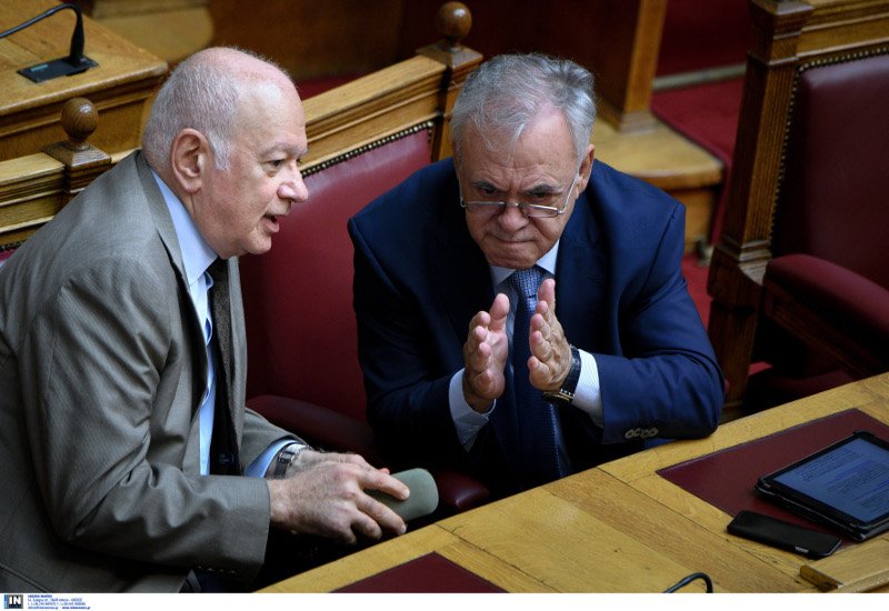 Ο αγιασμός στη Βουλή μέσα από 33 καρέ -Η Μάρκου στα λευκά, το πουά της Καραμανλή [εικόνες] | iefimerida.gr 26