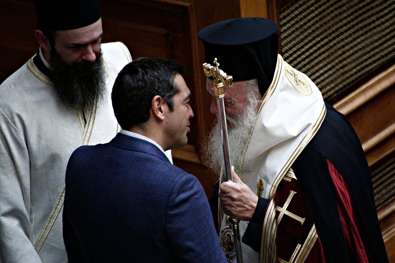 Ο αγιασμός στη Βουλή μέσα από 33 καρέ -Η Μάρκου στα λευκά, το πουά της Καραμανλή [εικόνες] | iefimerida.gr 6