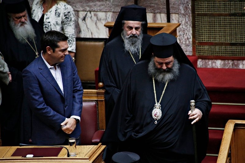 Ο αγιασμός στη Βουλή μέσα από 33 καρέ -Η Μάρκου στα λευκά, το πουά της Καραμανλή [εικόνες] | iefimerida.gr 2