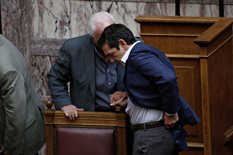 Ο αγιασμός στη Βουλή μέσα από 33 καρέ -Η Μάρκου στα λευκά, το πουά της Καραμανλή [εικόνες] | iefimerida.gr 28