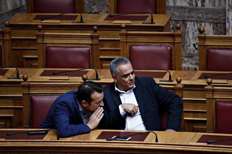 Ο αγιασμός στη Βουλή μέσα από 33 καρέ -Η Μάρκου στα λευκά, το πουά της Καραμανλή [εικόνες] | iefimerida.gr 29