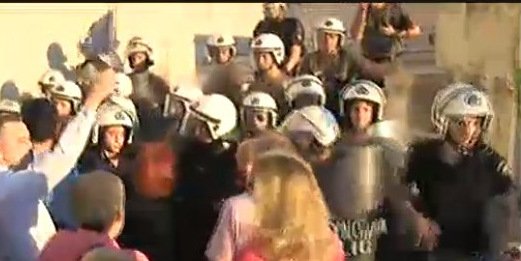 Χιλιάδες πολίτες στο Σύνταγμα φώναξαν «Μένουμε Ευρώπη» [εικόνες] | iefimerida.gr 14