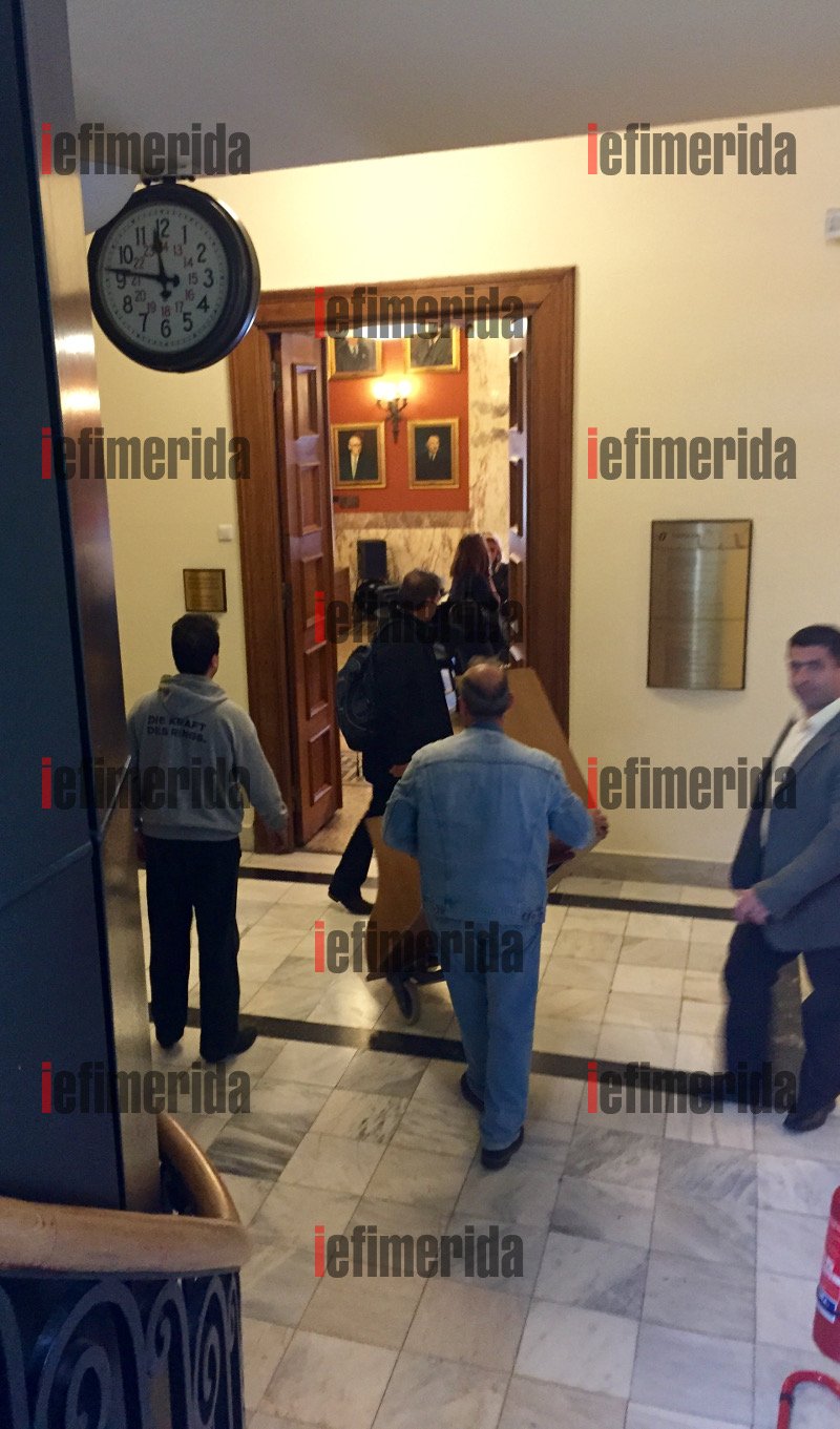 Η Ζωή δίνει πάλι συνέντευξη -Αλλαξε και το πρόγραμμα στο κανάλι της Βουλής [εικόνες] | iefimerida.gr 2