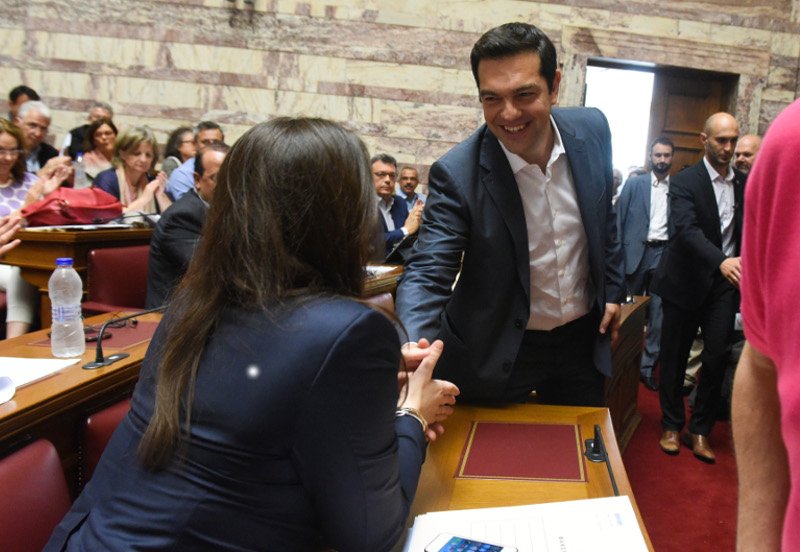 Κόπηκαν τα γέλια στον ΣΥΡΙΖΑ: Βλοσυρά βλέμματα, ύφος συνωμοτικό και άφθονη ...δραχμή [εικόνες] | iefimerida.gr 12