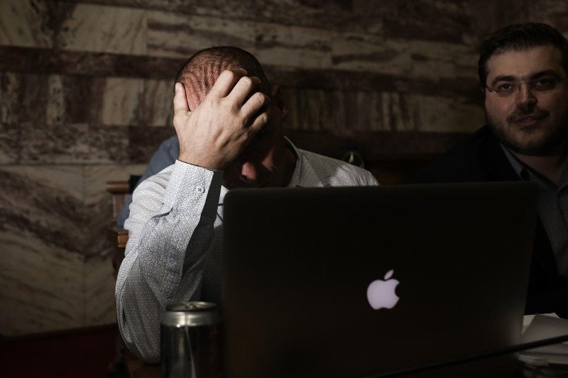 Κόπηκαν τα γέλια στον ΣΥΡΙΖΑ: Βλοσυρά βλέμματα, ύφος συνωμοτικό και άφθονη ...δραχμή [εικόνες] | iefimerida.gr 1