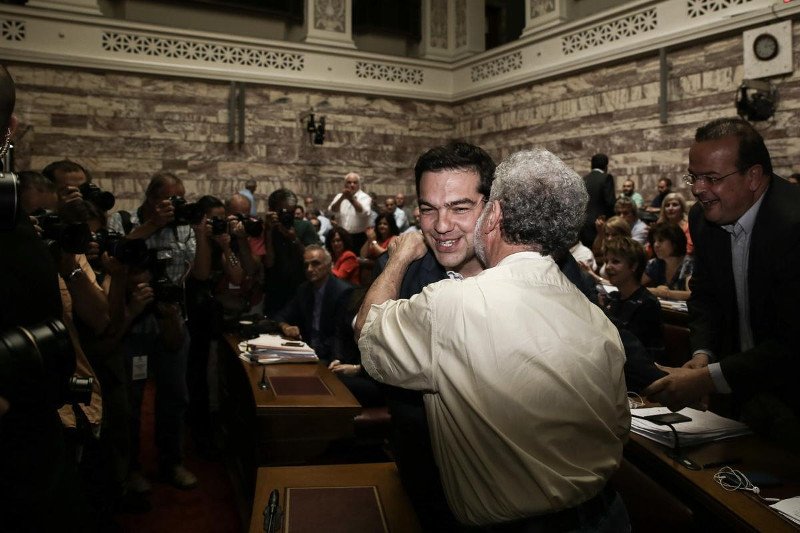 Κόπηκαν τα γέλια στον ΣΥΡΙΖΑ: Βλοσυρά βλέμματα, ύφος συνωμοτικό και άφθονη ...δραχμή [εικόνες] | iefimerida.gr 24