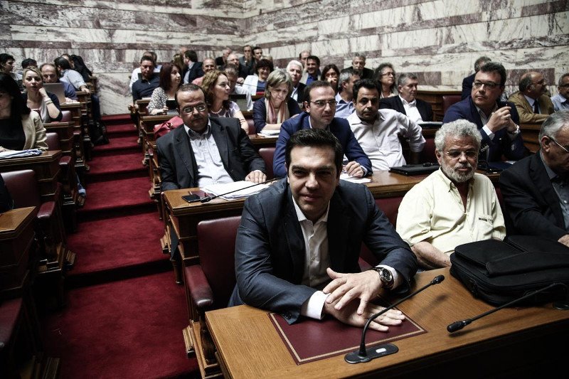 Κόπηκαν τα γέλια στον ΣΥΡΙΖΑ: Βλοσυρά βλέμματα, ύφος συνωμοτικό και άφθονη ...δραχμή [εικόνες] | iefimerida.gr 26