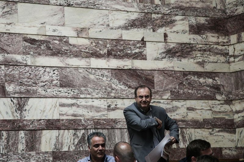 Κόπηκαν τα γέλια στον ΣΥΡΙΖΑ: Βλοσυρά βλέμματα, ύφος συνωμοτικό και άφθονη ...δραχμή [εικόνες] | iefimerida.gr 4