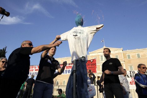 Συγκέντρωση διαμαρτυρίας ΓΣΕΕ-ΑΔΕΔΥ για το πολυνομοσχέδιο [εικόνες] | iefimerida.gr 0