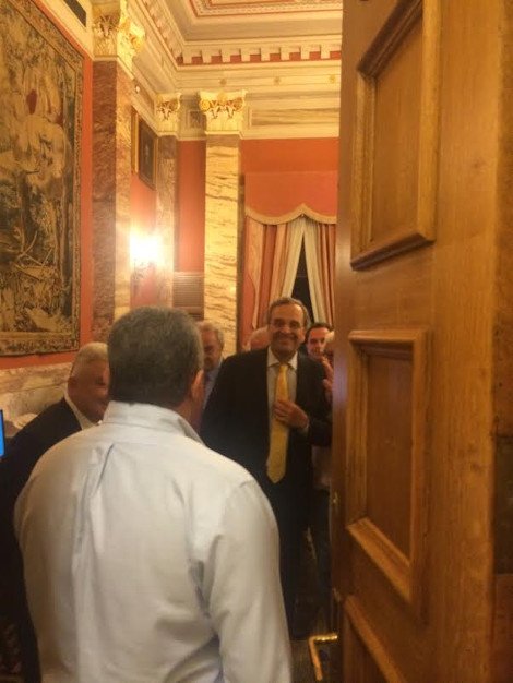 Σαμαράς σε βουλευτές: Αν πέσει η κυβέρνηση δεν θα μείνει ούτε ένα ευρώ στις τράπεζες [εικόνες] | iefimerida.gr 4