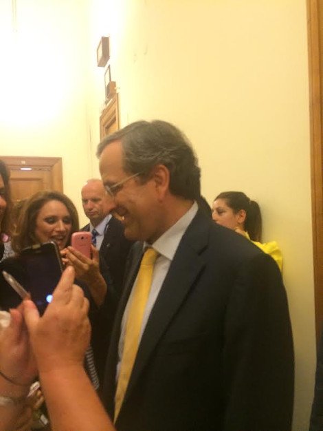 Σαμαράς σε βουλευτές: Αν πέσει η κυβέρνηση δεν θα μείνει ούτε ένα ευρώ στις τράπεζες [εικόνες] | iefimerida.gr 6