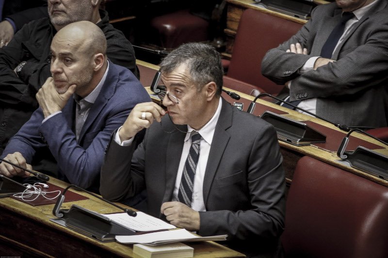 Ο Τσίπρας με το κομπολόι -Η μαραθώνια συνεδρίαση στη Βουλή μέσα από τον φωτογραφικό φακό [εικόνες] | iefimerida.gr 9