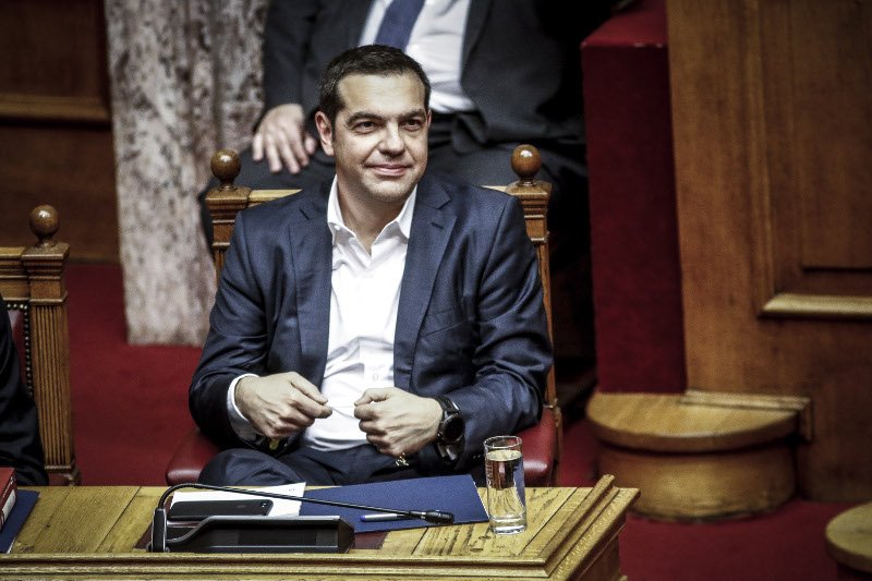 Ο Τσίπρας με το κομπολόι -Η μαραθώνια συνεδρίαση στη Βουλή μέσα από τον φωτογραφικό φακό [εικόνες] | iefimerida.gr 3