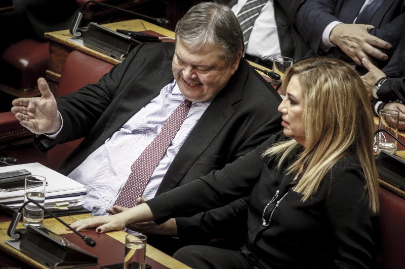 Ο Τσίπρας με το κομπολόι -Η μαραθώνια συνεδρίαση στη Βουλή μέσα από τον φωτογραφικό φακό [εικόνες] | iefimerida.gr 6