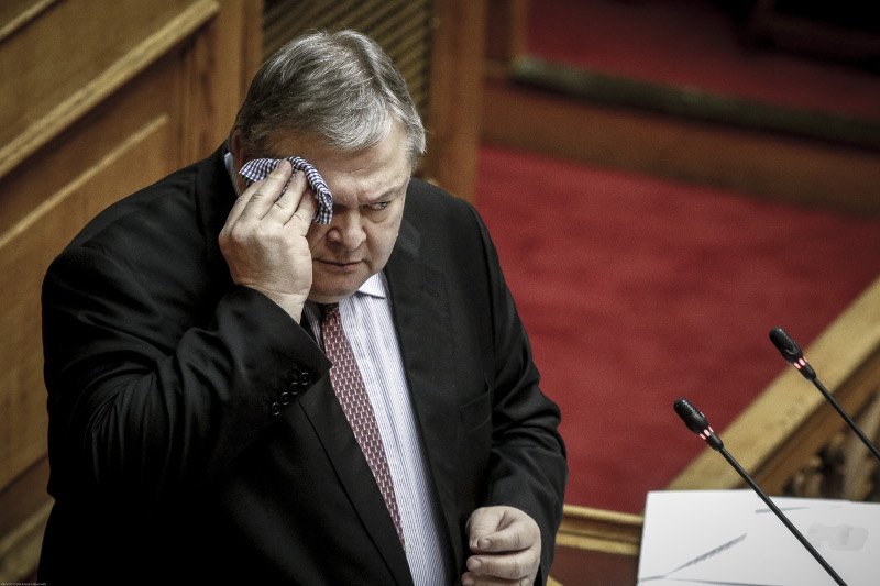 Ο Τσίπρας με το κομπολόι -Η μαραθώνια συνεδρίαση στη Βουλή μέσα από τον φωτογραφικό φακό [εικόνες] | iefimerida.gr 10