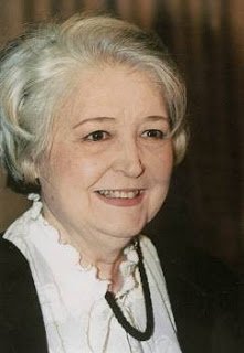 Πώς ντύνονταν οι γυναίκες βουλευτίνες πριν κάνουν απόβαση οι παπαγάλοι στη Βουλή [εικόνες] | iefimerida.gr 0