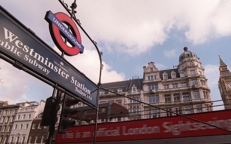 Πετάξτε έξω τους βουλευτές, μετατρέψτε τη Βουλή σε διαμερίσματα -Μία τρελή ιδέα στη Βρετανία [εικόνες] | iefimerida.gr 2