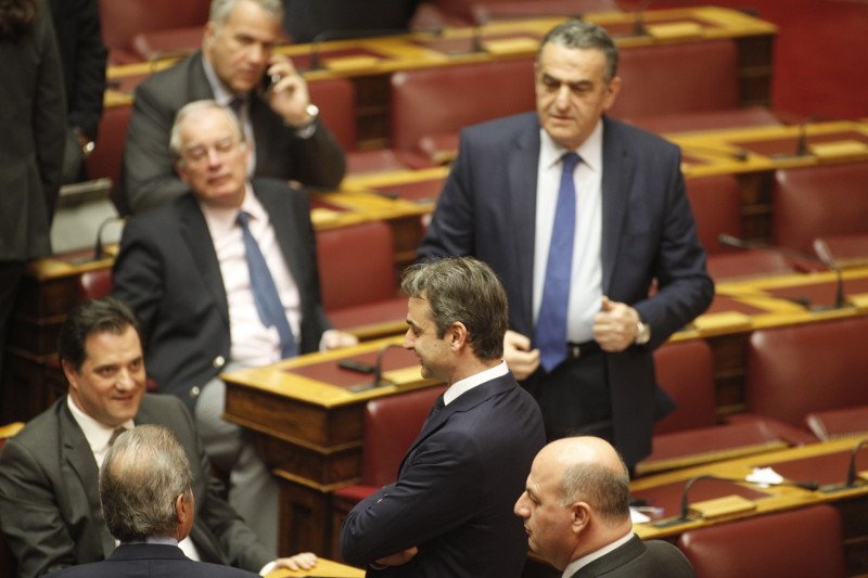 Η «μάχη» Τσίπρα-Μητσοτάκη στη Βουλή για τη διαφθορά- Δείτε Live | iefimerida.gr 9