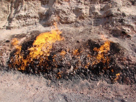 Απίστευτες εικόνες από το ιερό βουνό που καίγεται συνεχώς -Μία πραγματικότητα με πολλούς μύθους [βίντεο]  | iefimerida.gr 0