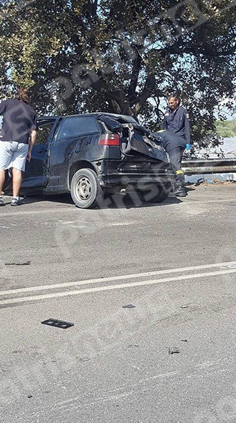 Δύο νεκροί σε σύγκρουση ΙΧ με φορτηγό στην καρμανιόλα Πατρών-Πύργου [σοκαριστικές εικόνες] | iefimerida.gr 2