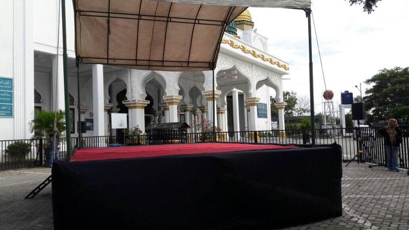 Ινδονησία: Τιμώρησαν με 83 βουρδουλιές δύο άνδρες, επειδή είναι γκέι [εικόνες] | iefimerida.gr 3