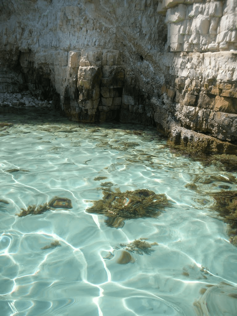 Βουτούμι: Το κρυμμένο μυστικό των Αντίπαξων -Η παραλία με τα λουλακί νερά που θα ζήλευε και η Χαβάη [εικόνες]   | iefimerida.gr 3